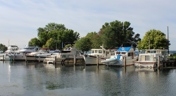 samsen-seneca-lake-marina-cruisers-docked